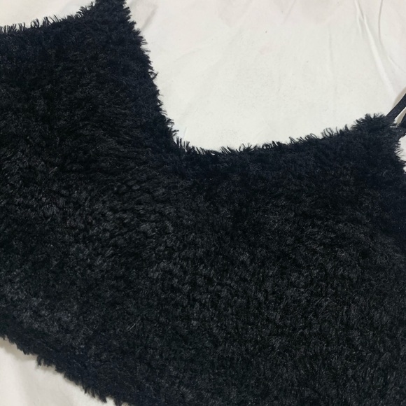 Black fur cropped tank - Picture 2 of 2